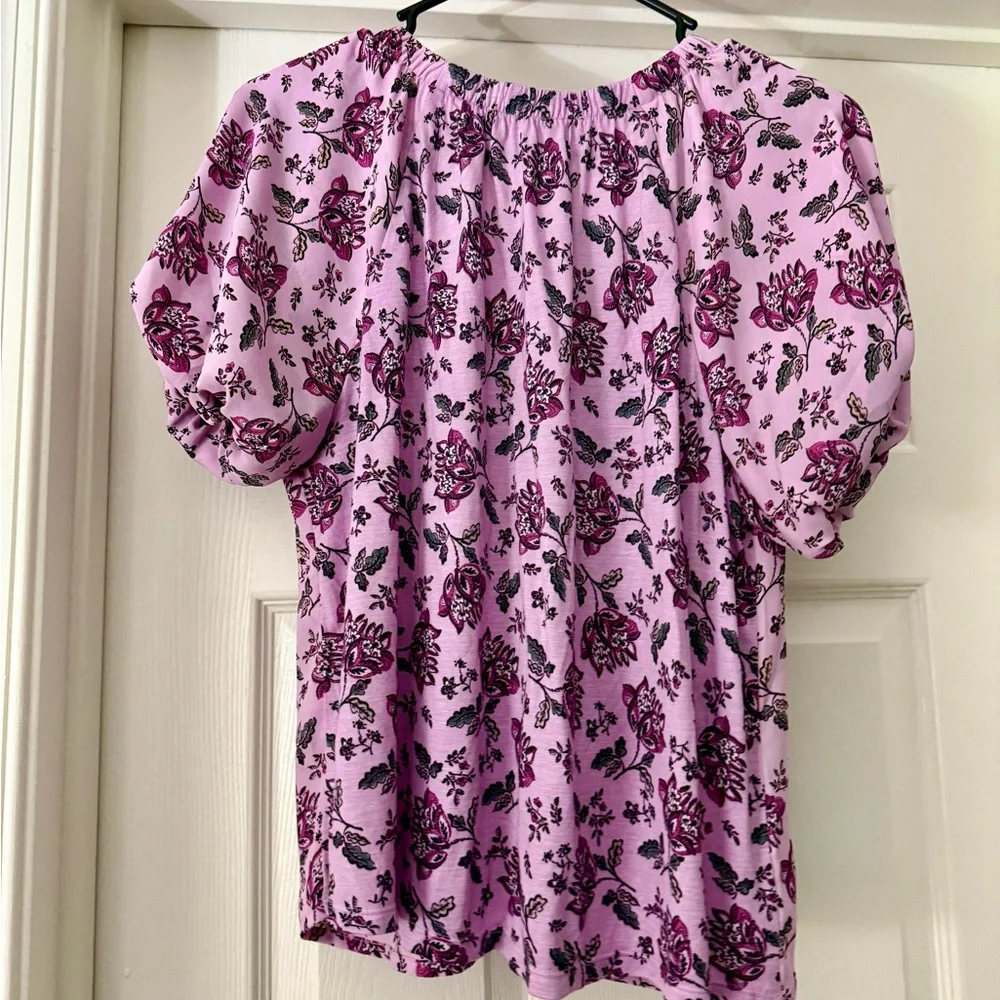 NWT  LOFT  Pink & Purple Floral Mixed Media V-Neck Top - XS - Picture 6 of 7